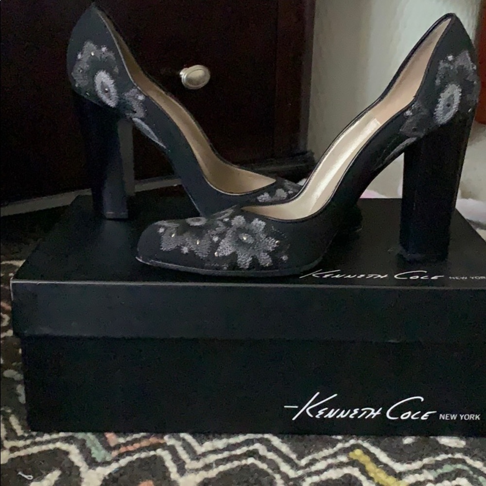 Kenneth Cole Black Block Floral Embroidered Heels